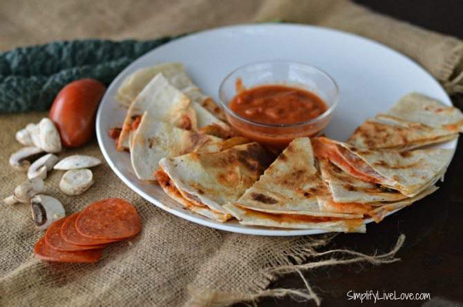 Easy Pizzadilla Recipe - Kid Friendly Dinner on the Double from SimplifyLiveLove